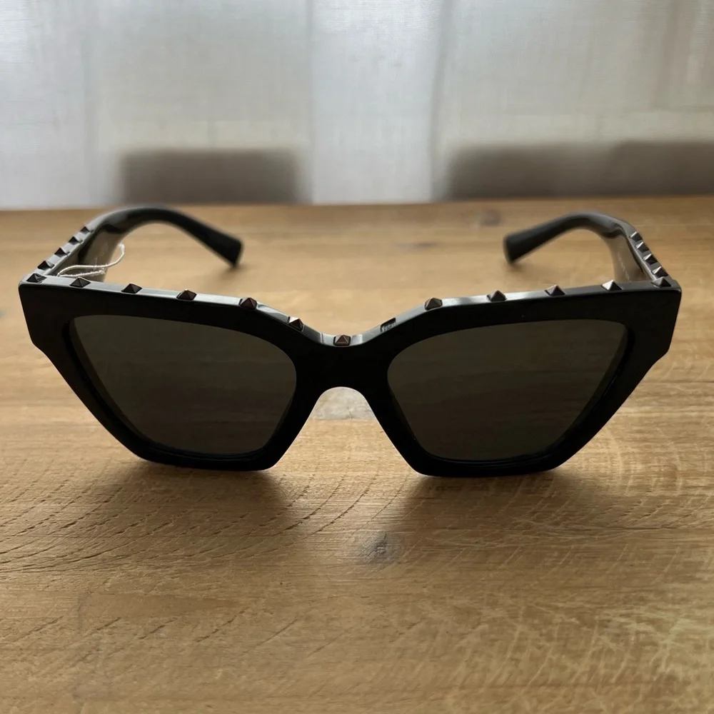 Valentino 53mm Rockstud Cat Eye Sunglasses in Black New - Picture 4 of 12